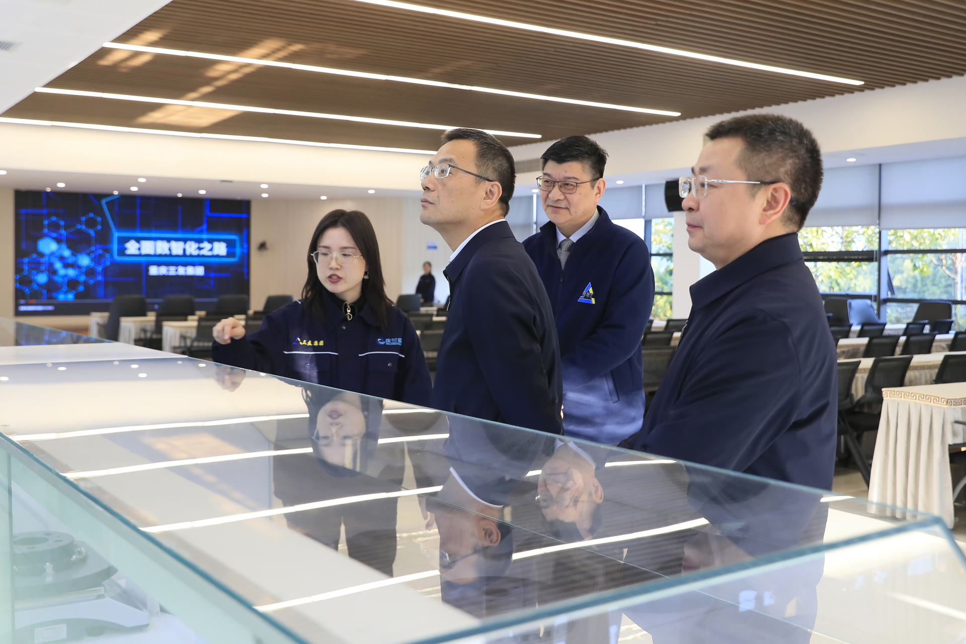 市委金融办一行来铜调研