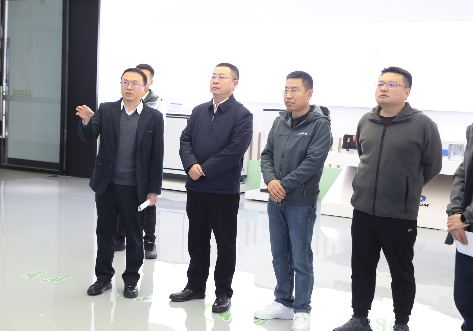 皮涛调研全区重点企业并检查淮远河生态环保工作